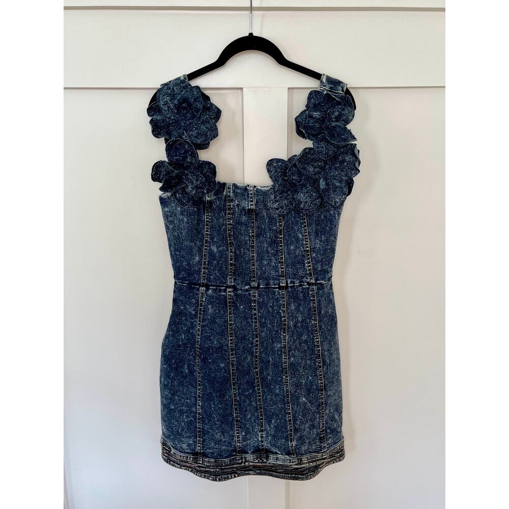 NEW NWT Elliatt Camila Denim Mini Dress Blue Size Medium - Picture 2 of 6